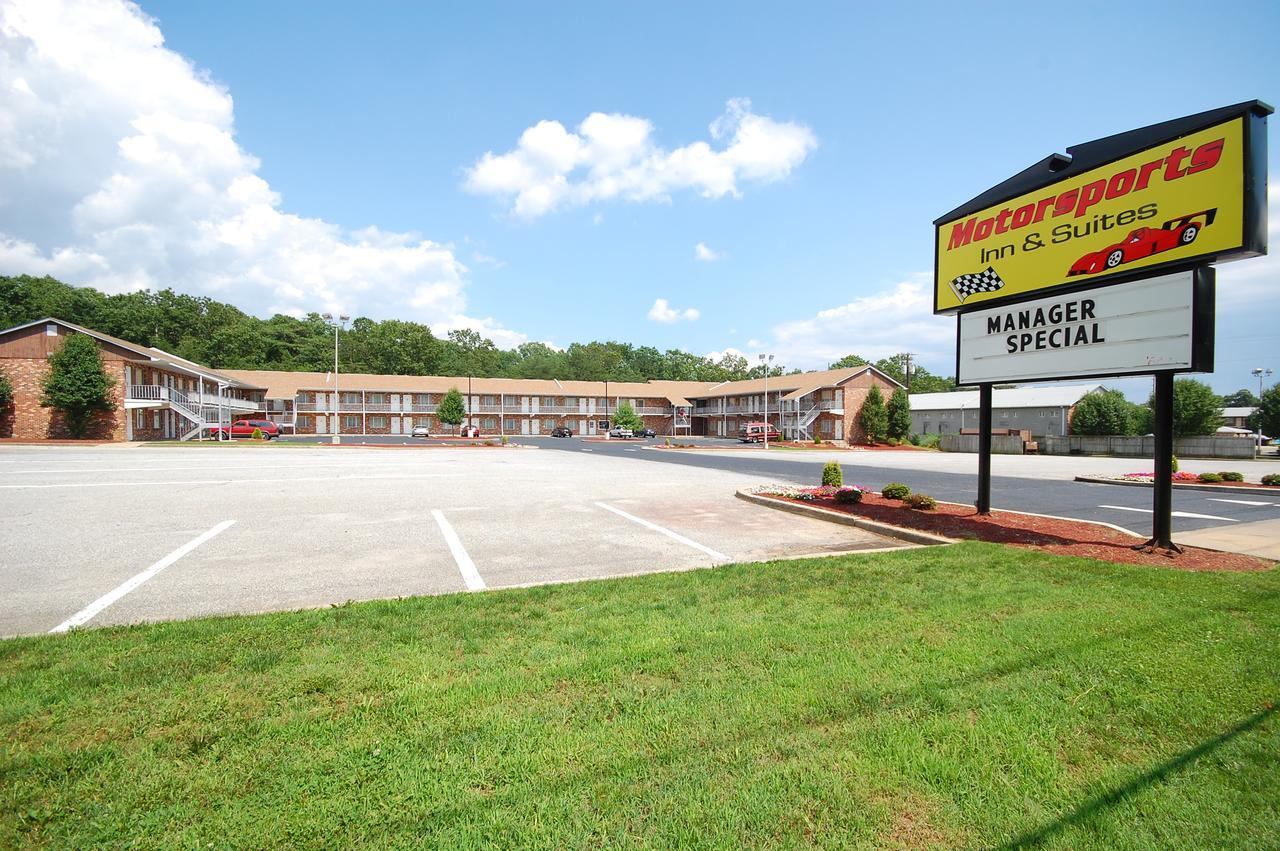 Millville Motorsports Inn And Suites Exterior foto